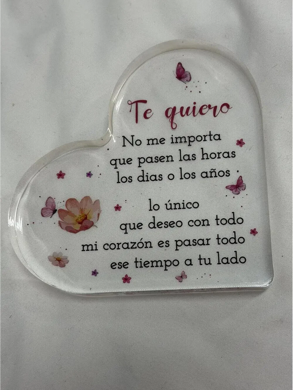 Heart-Shaped Decorative Plaque with Spanish Love Quote